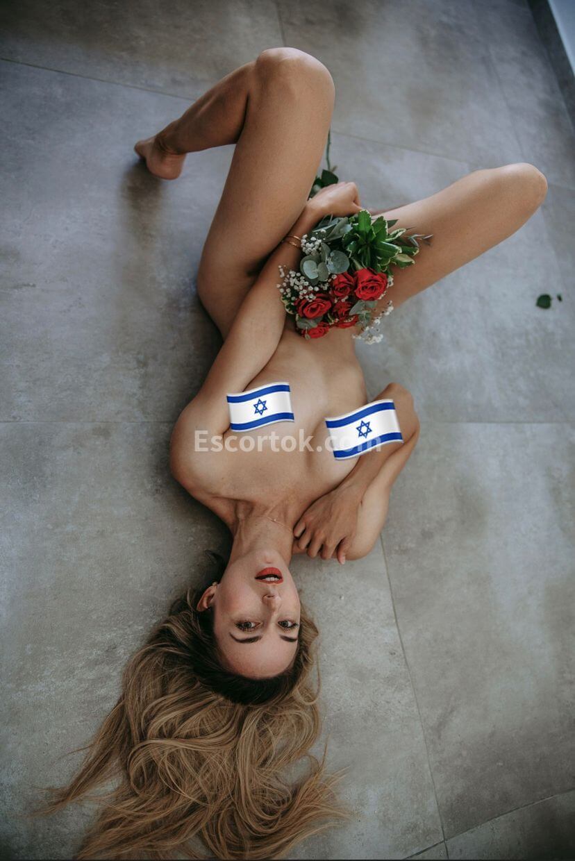חברה אמיתית בקריות והסביבה תמונות אמיתיות אירופאית קלאסית