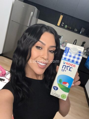 דוגמנית ללא פוטושופ בחיפה אליזבת קולומביאנית